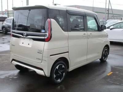 NISSAN ROOX