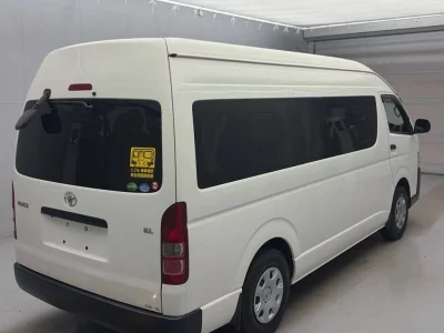 TOYOTA HIACE