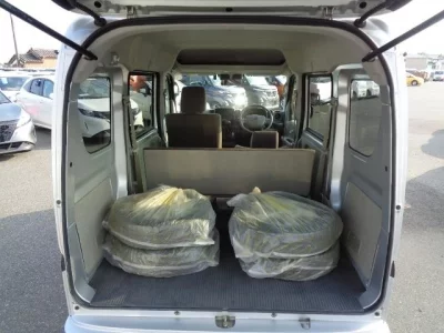 NISSAN CLIPPER VAN