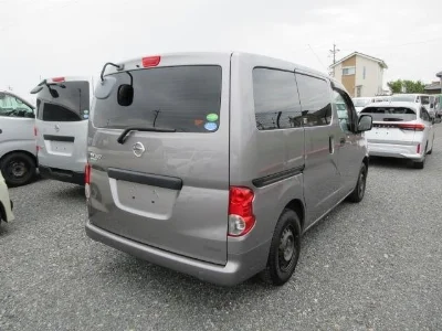 NISSAN NV200