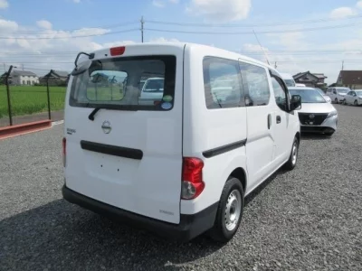 NISSAN NV200
