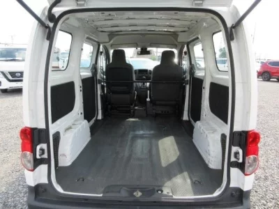NISSAN NV200