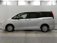 Цена авто Toyota Noah с аукционов Японии, номер кузова ZWR80G, пробег 205 000, оценка 2