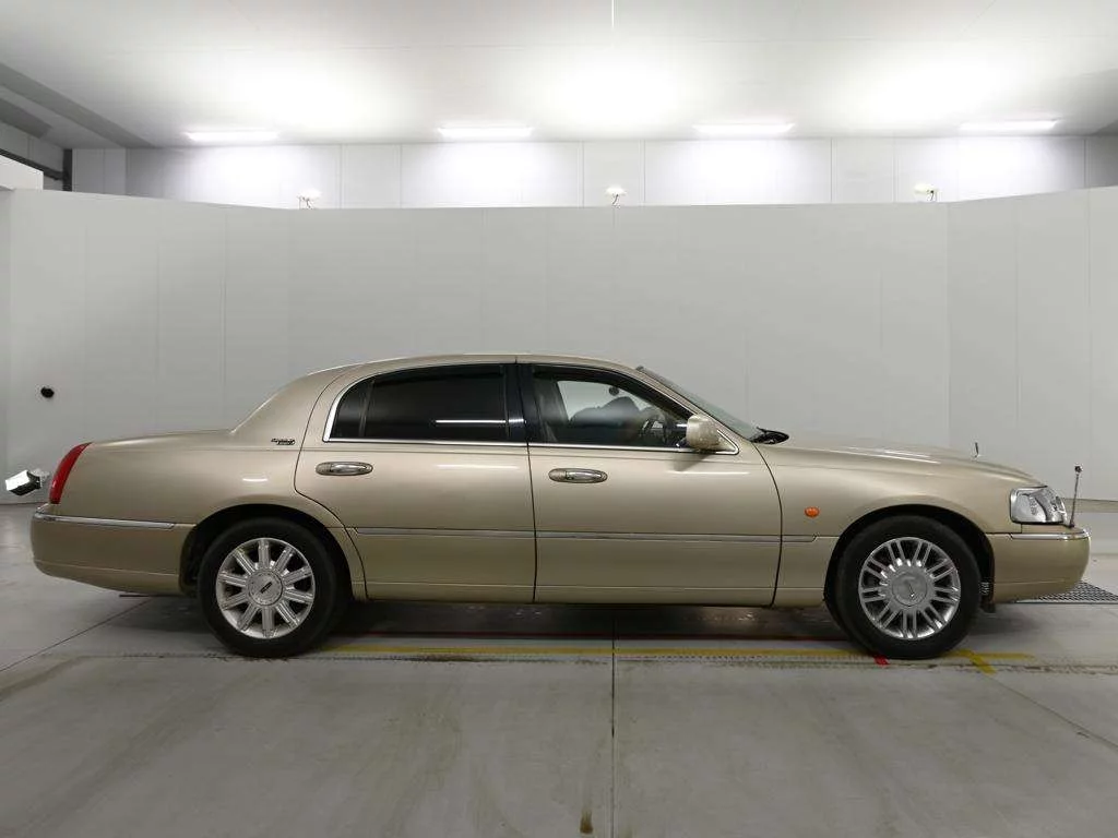 Lincoln Town Car  с аукциона в Японии