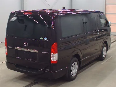 TOYOTA HIACE VAN