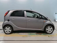 Mitsubishi i