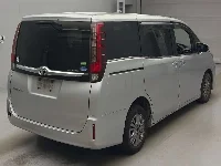 Цена авто Toyota Esquire с аукционов Японии, номер кузова ZRR85G, пробег 195 000, оценка 2