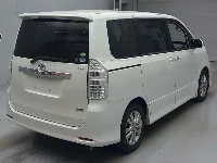 Цена авто Toyota Noah с аукционов Японии, номер кузова ZRR70W, пробег 106 000, оценка 2