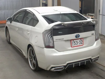 TOYOTA PRIUS