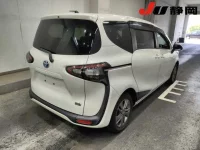 Цена авто Toyota Sienta с аукционов Японии, номер кузова NHP170G, пробег 42 000, оценка 3