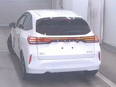 NISSAN AURA