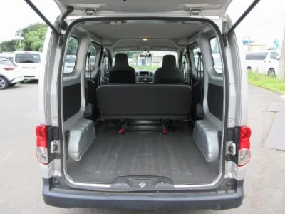 NISSAN NV200