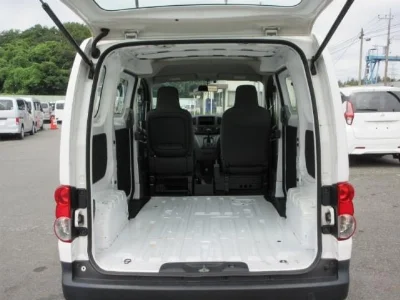 NISSAN NV200