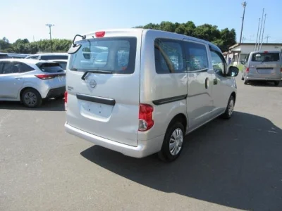 NISSAN NV200