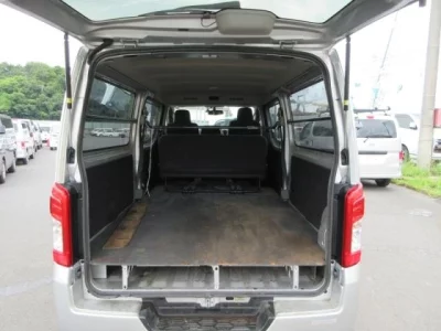NISSAN NV350 CARAVAN