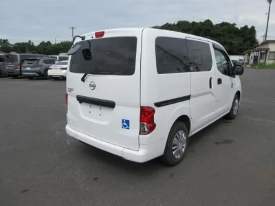 NISSAN NV200