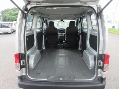 NISSAN NV200