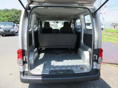NISSAN NV200