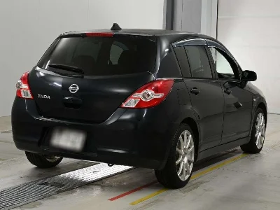 NISSAN TIIDA