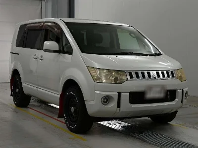 MITSUBISHI DELICA D5