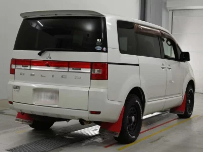 MITSUBISHI DELICA D5