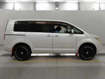 MITSUBISHI DELICA D5