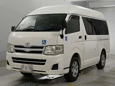 TOYOTA REGIUS VAN