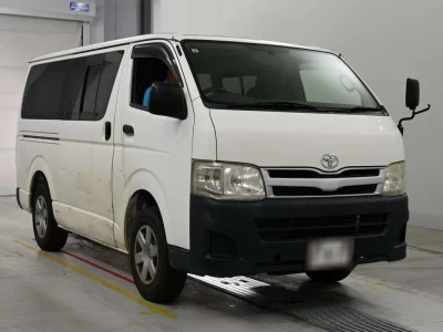 TOYOTA HIACE VAN