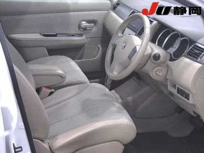 NISSAN TIIDA