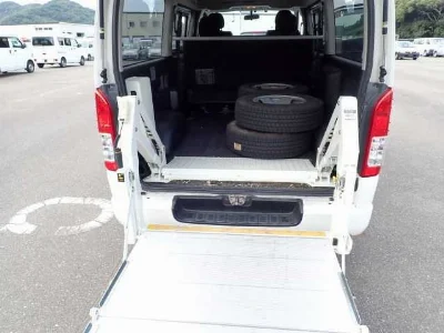 TOYOTA HIACE VAN