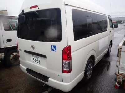 TOYOTA HIACE