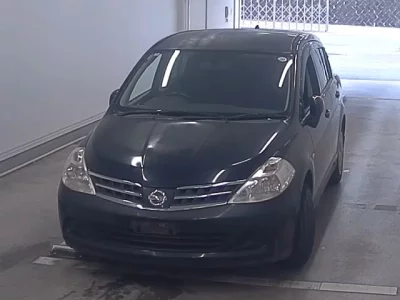 NISSAN TIIDA