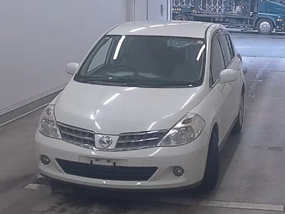 NISSAN TIIDA