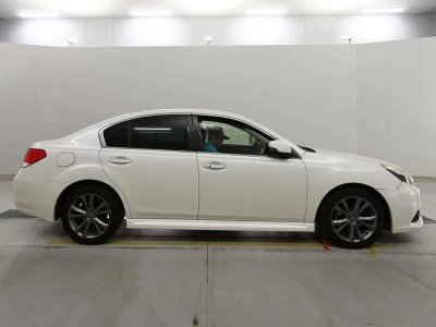 SUBARU LEGACY B4