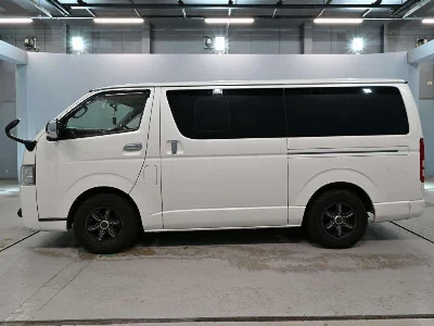 TOYOTA REGIUS VAN