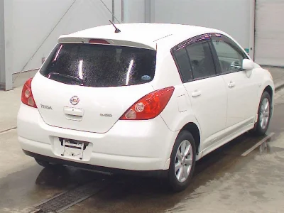 NISSAN TIIDA