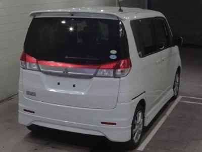 MITSUBISHI DELICA D2