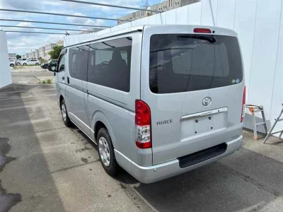 TOYOTA HIACE VAN