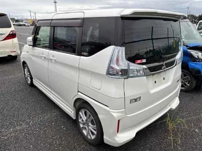 MITSUBISHI DELICA D2