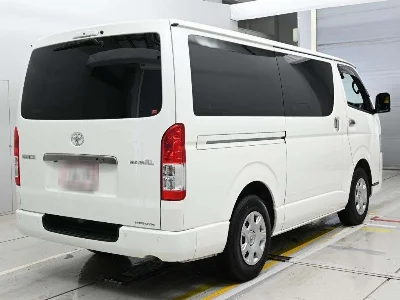 TOYOTA HIACE VAN