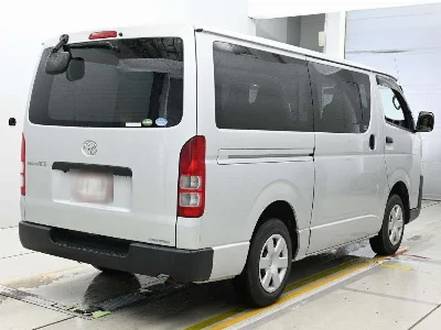 TOYOTA REGIUS VAN