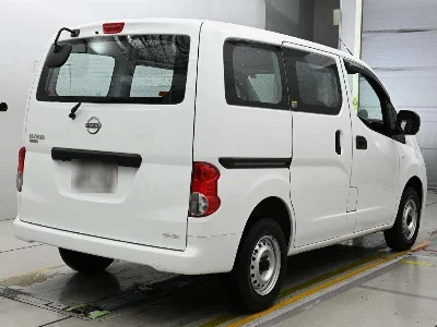 NISSAN NV200