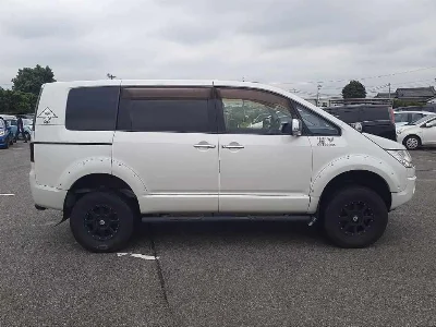 MITSUBISHI DELICA D5