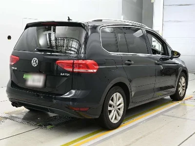 VOLKSWAGEN GOLF TOURAN