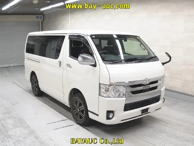 TOYOTA HIACE VAN