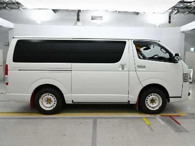 TOYOTA REGIUS VAN