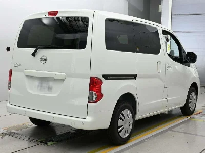 NISSAN NV200