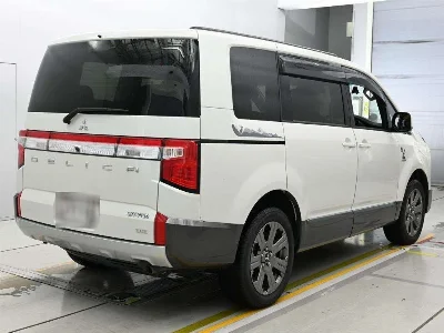 MITSUBISHI DELICA D5