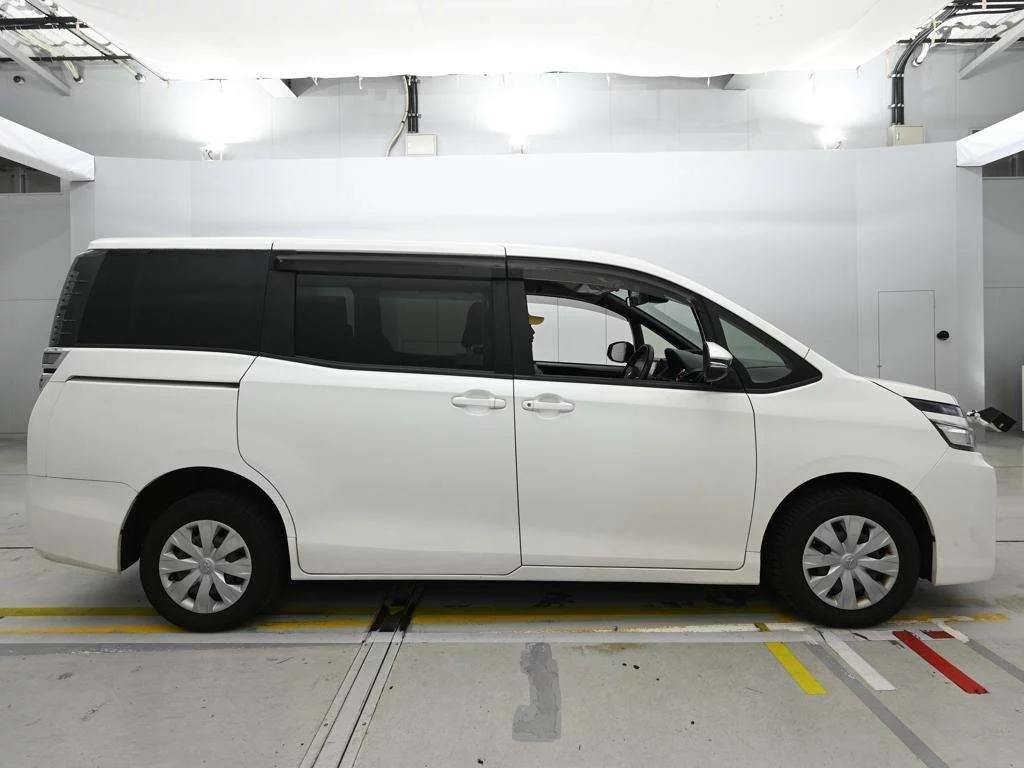 Toyota Voxy X 4WD, миниатюра 3