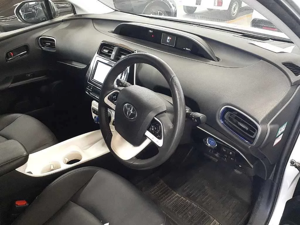 Toyota Prius A Touring Selection 4WD, миниатюра 9